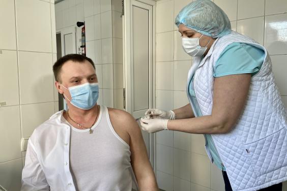 Привиться от коронавируса в Харькове теперь могут не только медики