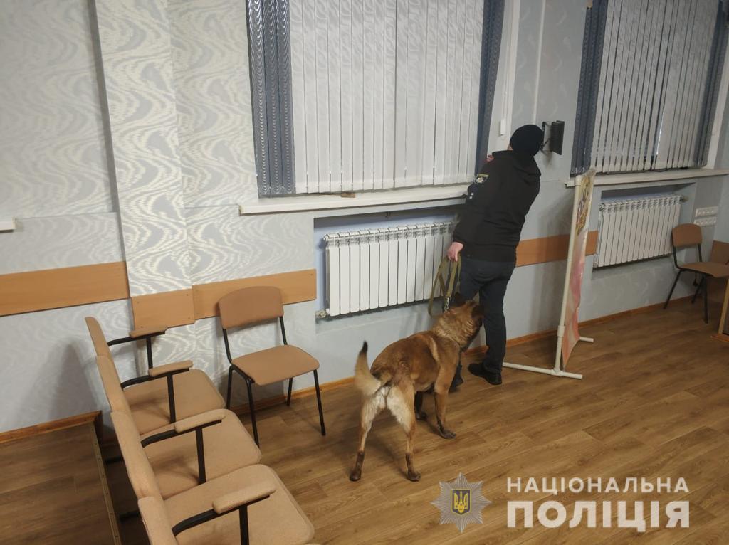 В харьковской школе – ЧП, дважды за день приезжали спасатели и полиция