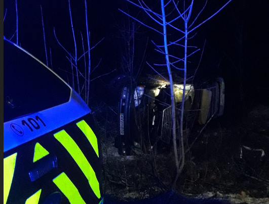 Под Харьковом Lexus вылетел с трассы и перевернулся (фото)