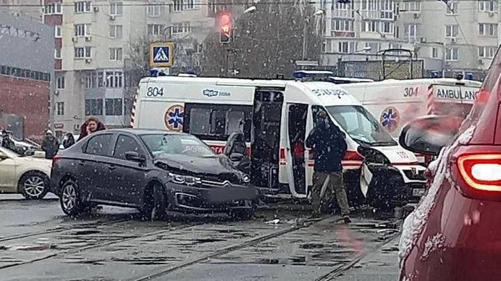 Авария со скорой: в Сети появилось видео момента ДТП