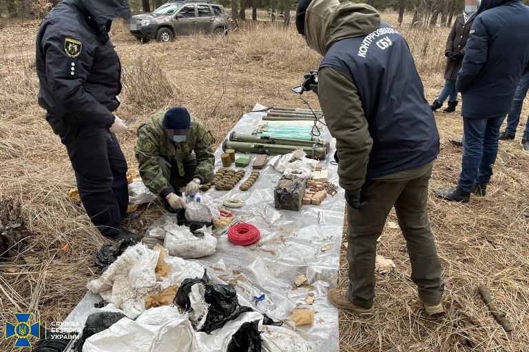 В лесу под Харьковом нашли схрон