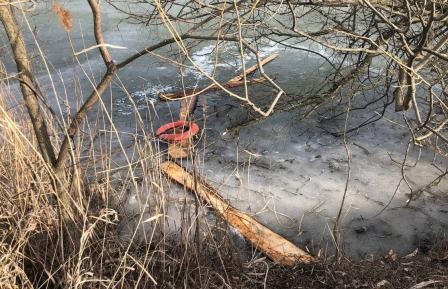 В водоеме под Харьковом нашли тело мужчины