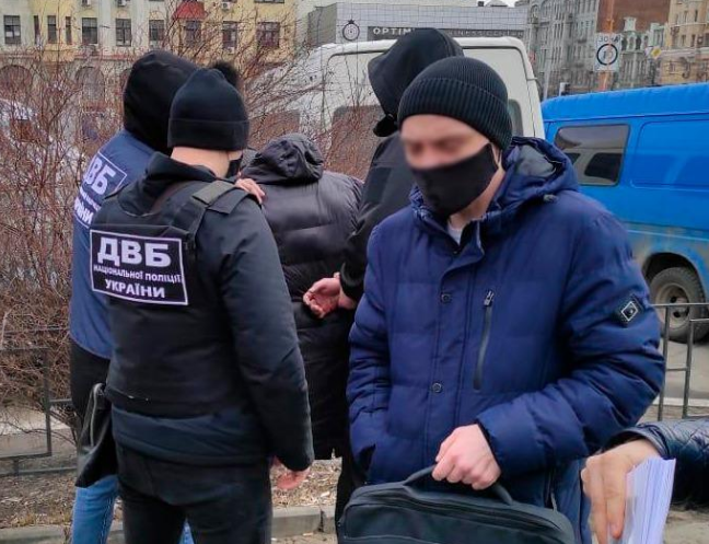 В Харькове лжеполицейский третировал людей