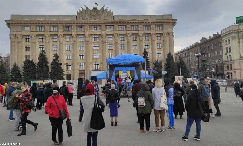 На площади Свободы проходит концерт в поддержку театров (прямая трансляция)