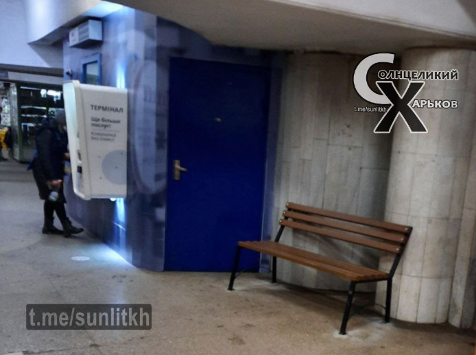 В переходах харьковского метро ставят лавочки (фото)