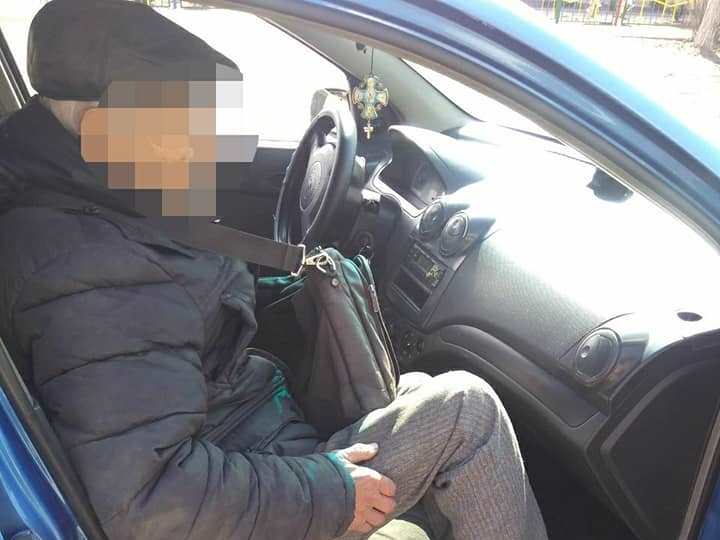 Гулял по улицам в тапочках: под Харьковом нашли потерявшегося дедушку