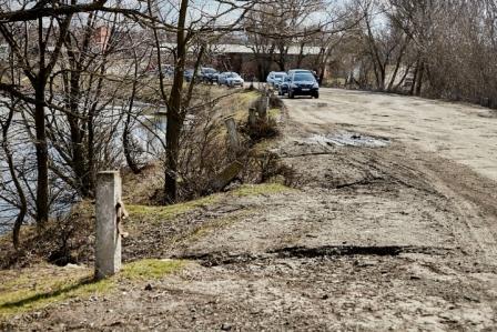 Под Харьковом отремонтируют дорогу через дамбу