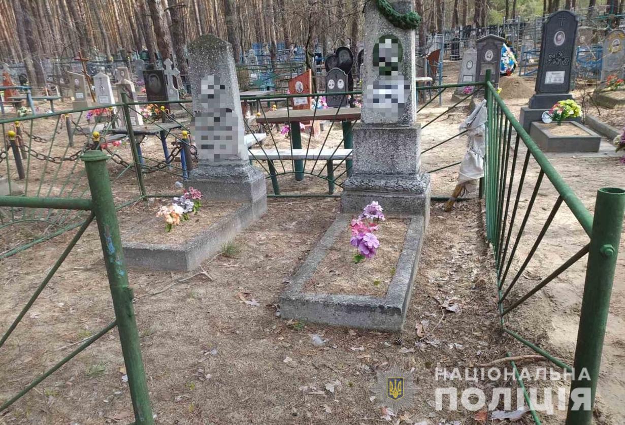 Под Харьковом надругались над могилами
