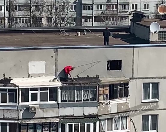 Харьковчанин орудовал веником на опасной высоте (видео)