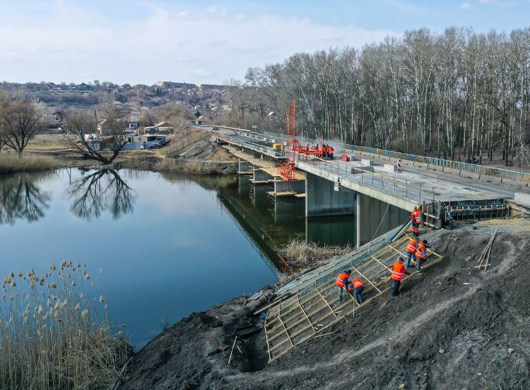 Под Харьковом отремонтируют мост через Северский Донец