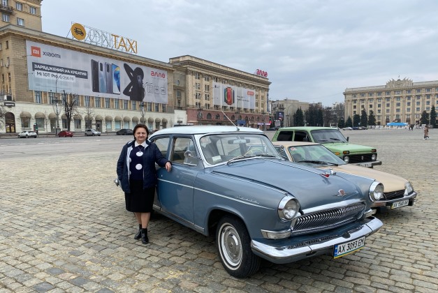 Ретро-автомобили на площади Свободы (фото)