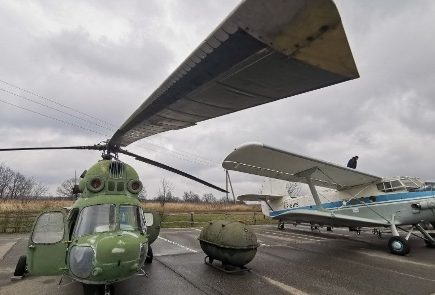 Под Харьковом на высоте установят самолеты и вертолет