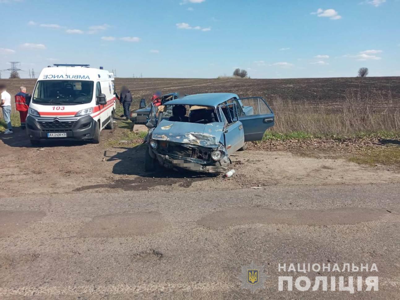 Вылетел на встречку: в аварии под Харьковом пострадали семь человек (фото)