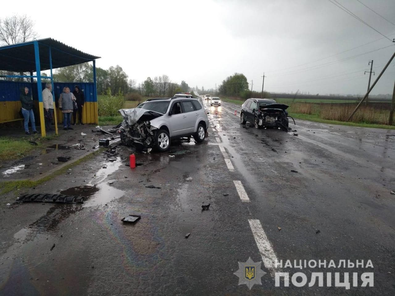 Авария под Харьковом: части машин разбросаны по дороге, есть жертвы (фото, видео)