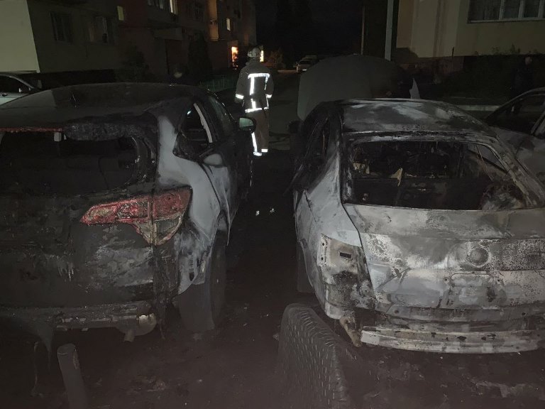 Ночью на Северной Салтовке сгорели машины
