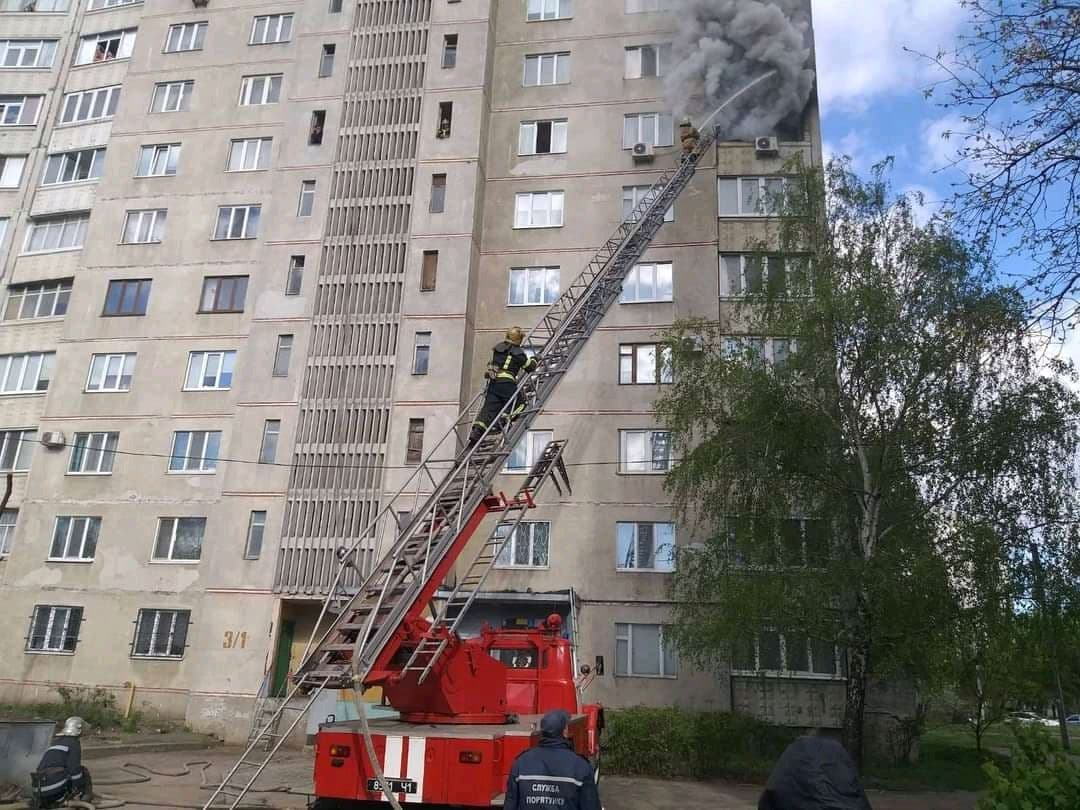 В Харькове горел жилой дом: была проведена эвакуация (фото, видео)