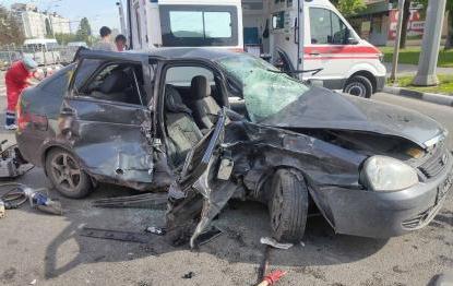 Серьезная авария на Гагарина: женщину зажало в автомобиле