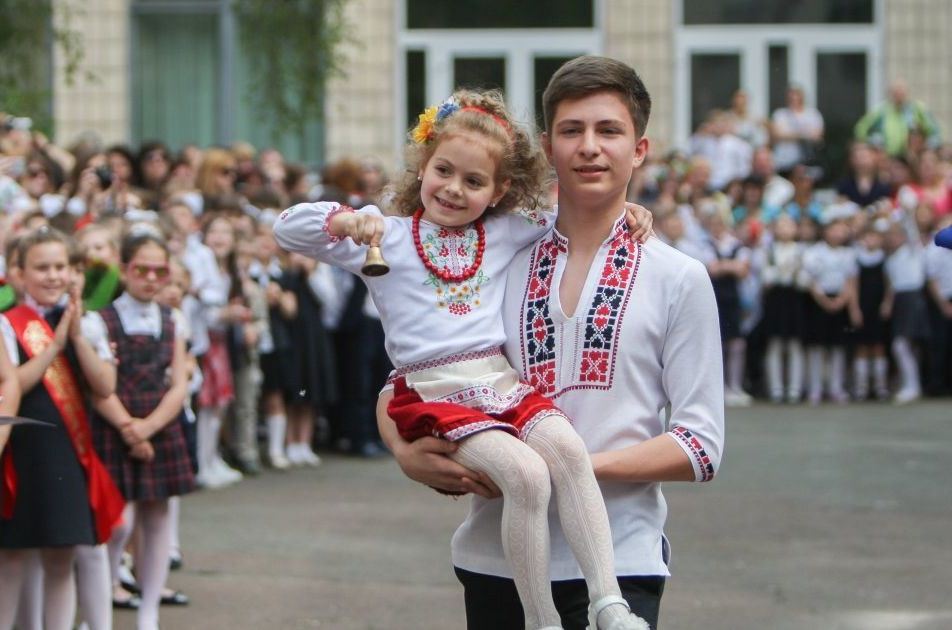В мэрии рассказали, когда в школах Харькова пройдут последние звонки
