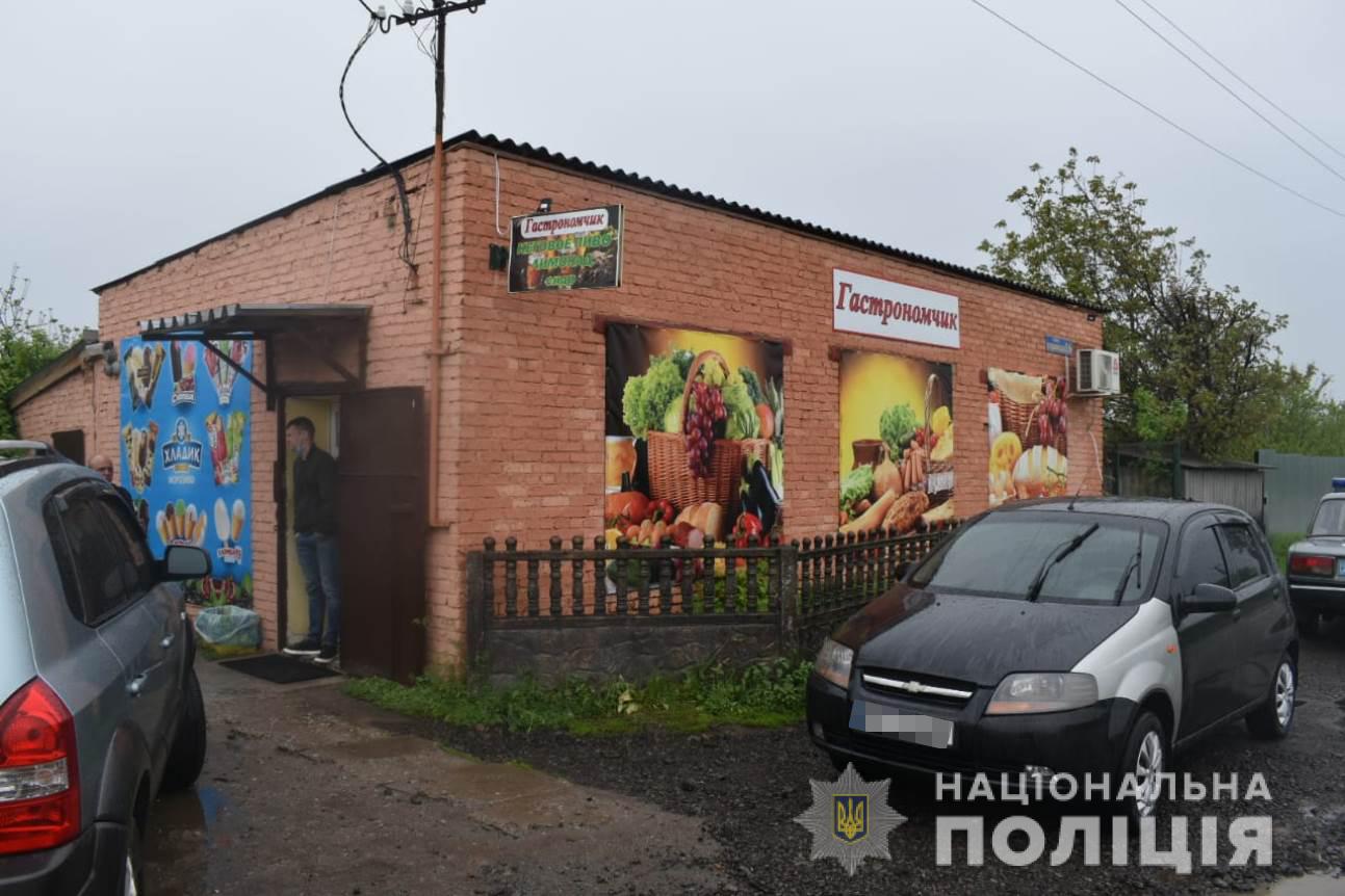 Под Харьковом - разбой в магазине, на продавщицу напали с ножом