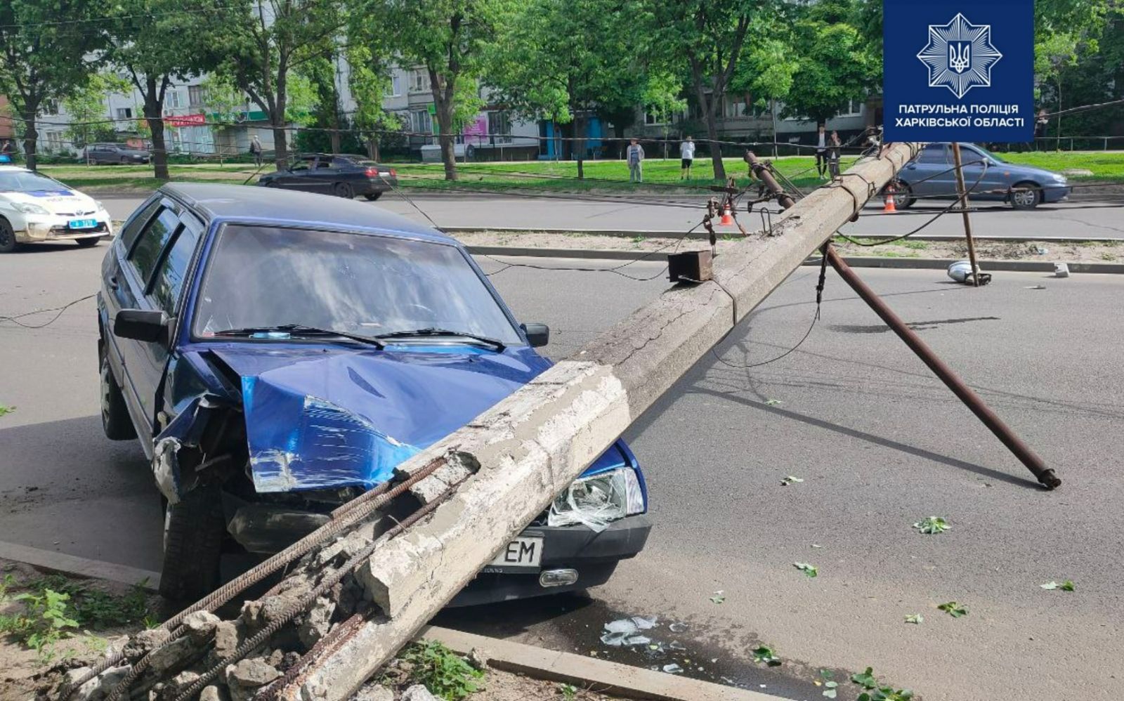 На Юбилейном "девятка" снесла столб (фото)