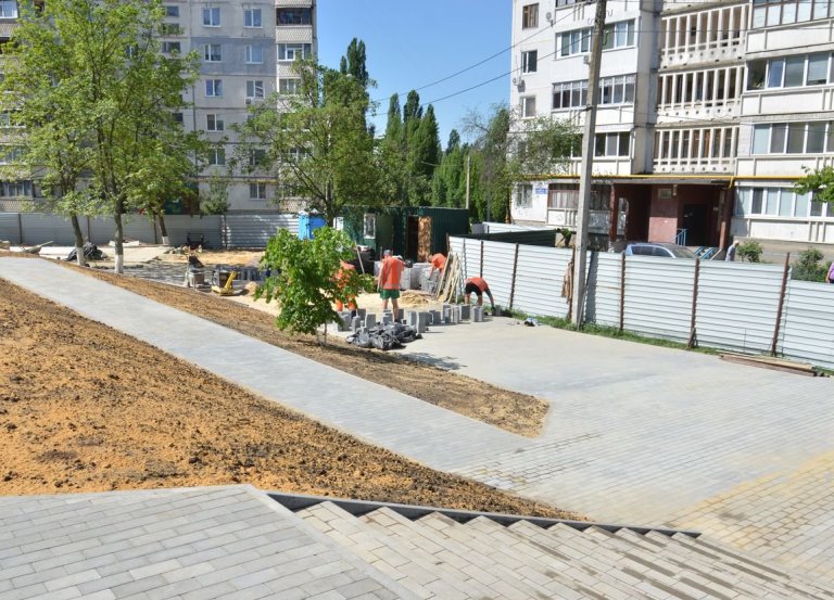 С горками для скалолазания и тренажерами: где в Харькове появятся современные площадки (адреса)
