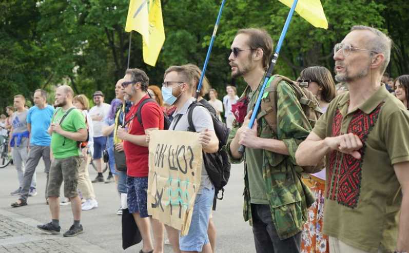 В саду Шевченко прошел концерт в поддержку уличных музыкантов