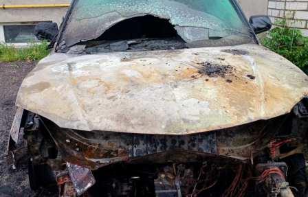 В Харькове ночью горели машины: пламя с одной перебросилось на другую