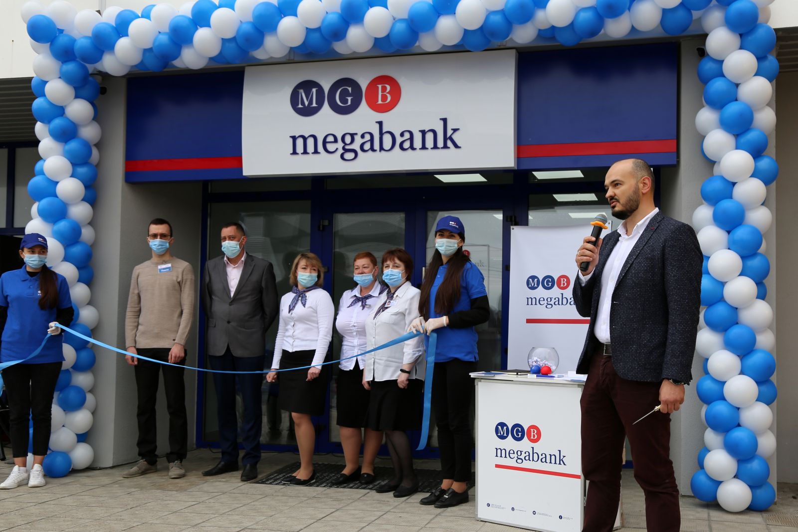 "Мегабанк" открыл два обновленных отделения в Харькове