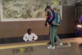 В Харькове иностранец прыгнул под поезд метро (видео)