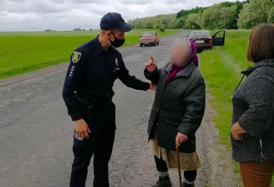 В Харьковской области в зарослях разыскали пропавшую бабушку