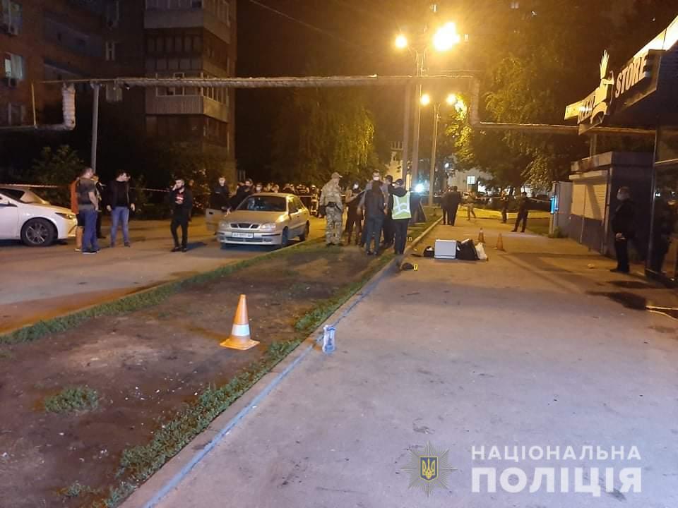 В Харькове мужчина бросил гранату в людей: пятеро пострадавших (фото)