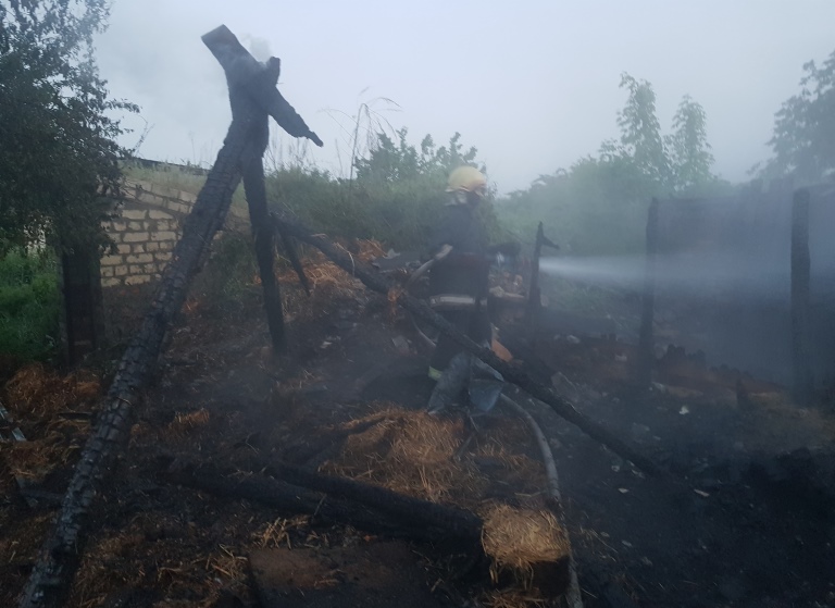 В одном селе за ночь произошло два пожара
