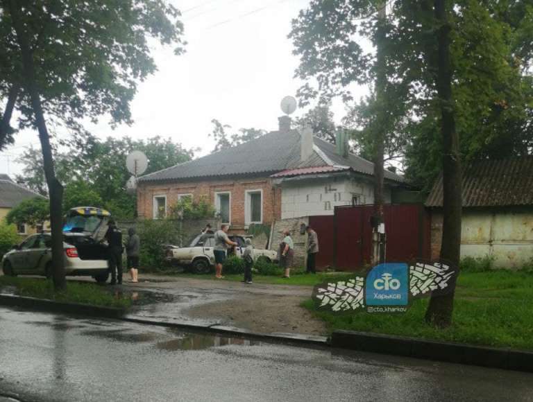 В Харькове – авария, машина протаранила в забор