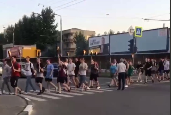 В Харькове прошло факельное шествие (видео)