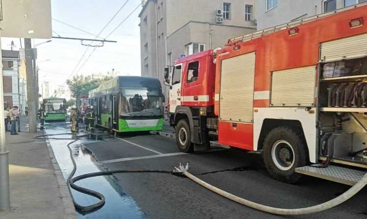 В Харькове на ходу загорелся троллейбус