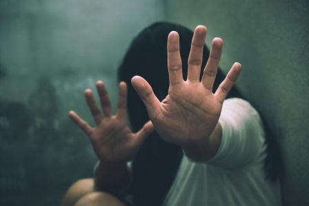 На Журавлевском спуске изнасиловали девочку. Суд не изменил срок насильнику