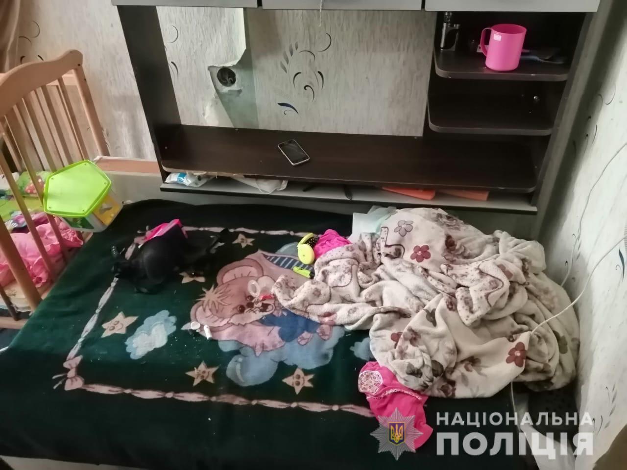 Грязь и крики: в Харькове родители держали ребенка в нечеловеческих условиях