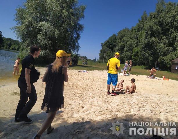 Безопасное лето: полиция в Харьковской области вышла на пляжи