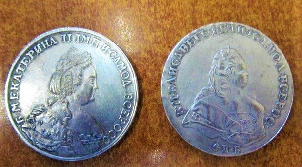 Под Харьковом нашли старинные монеты с изображением императриц