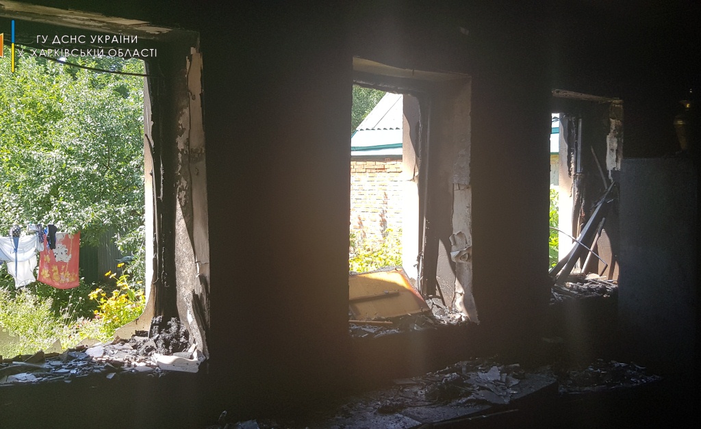 В Дергачах - крупный пожар, горел жилой дом