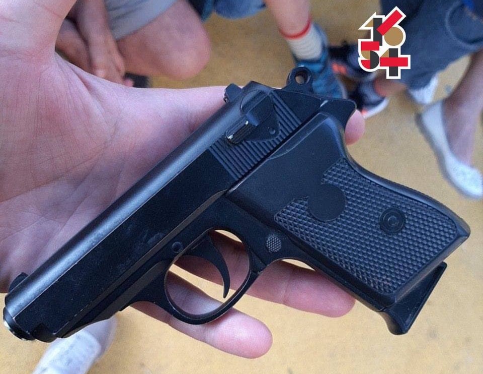 "Стрельба" на детской площадке в Харькове: пистолет оказался игрушечным
