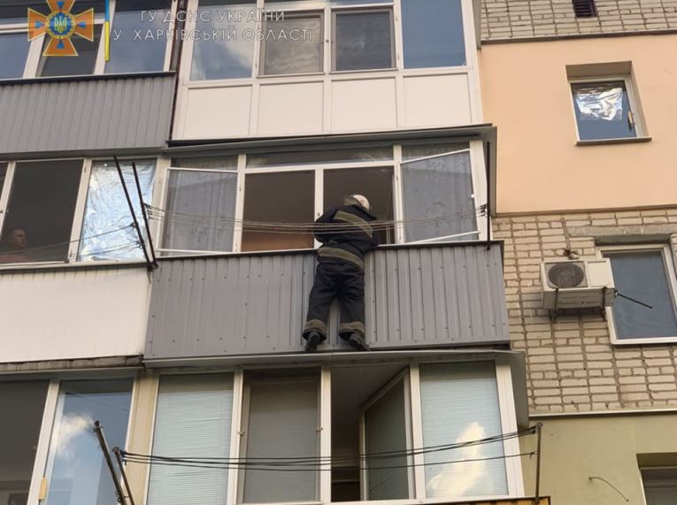 В Краснограде ребенок оказался в ловушке квартиры