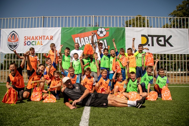 ДТЭК Нефтегаз открыл первую на Полтавщине футбольную секцию в рамках проекта Shakhtar Social "Давай, играй!"