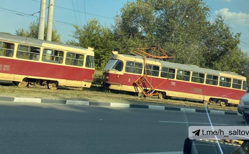 В Харькове с трамвая упал пантограф