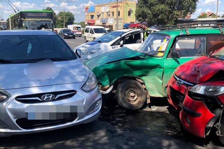 В Харькове - тройные ДТП на Юбилейном и Ландау. Есть пострадавшие, движение затруднено