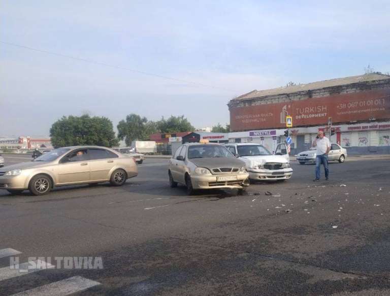 В центре Харькова – авария, машины разбиты