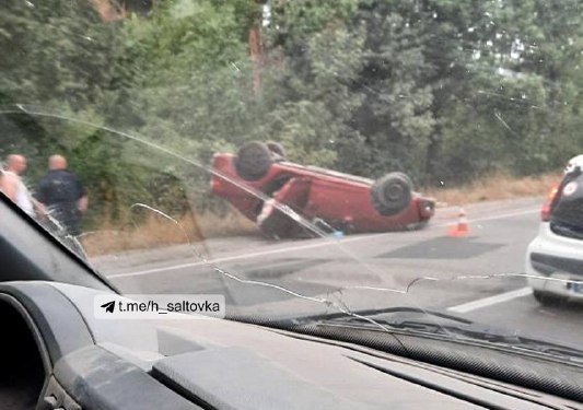 На Мерефянском шоссе перевернулся автомобиль