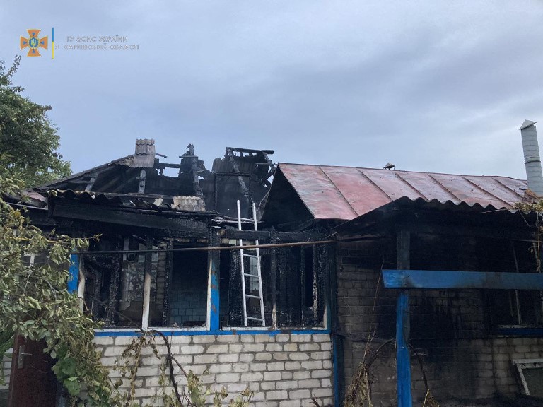 Под Харьковом из горящего дома спасли семью
