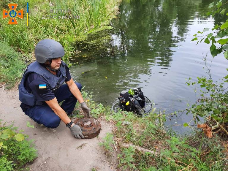 На берегу Северского Донца нашли авиабомбу