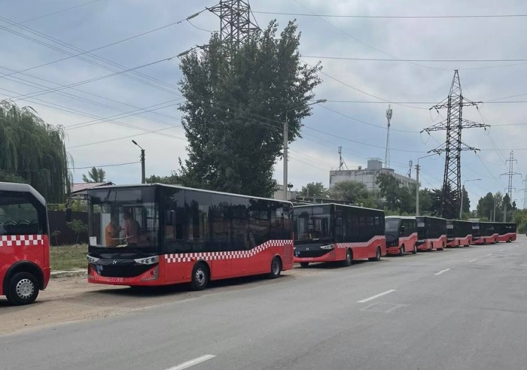 В Харьков прибыли красно-черные турецкие автобусы
